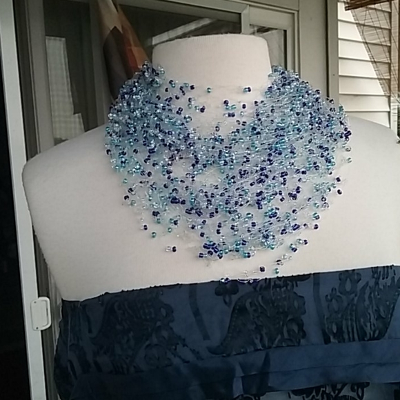 Elegant Bib Necklace - Picture 2 of 4